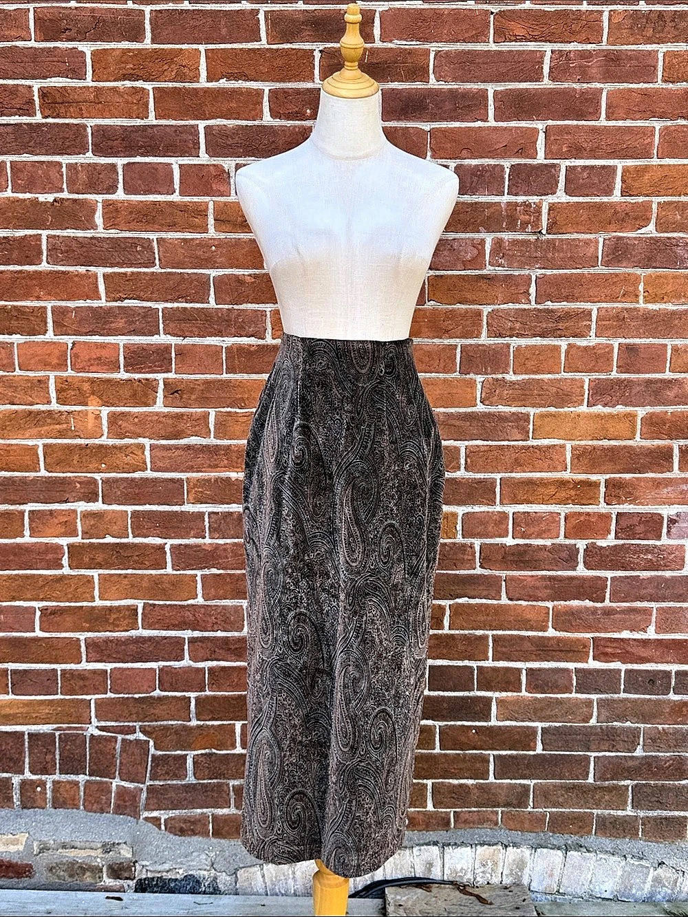 Vintage Suttles & Seawinds Velvet Paisley Maxi Skirt in Brown & Gray